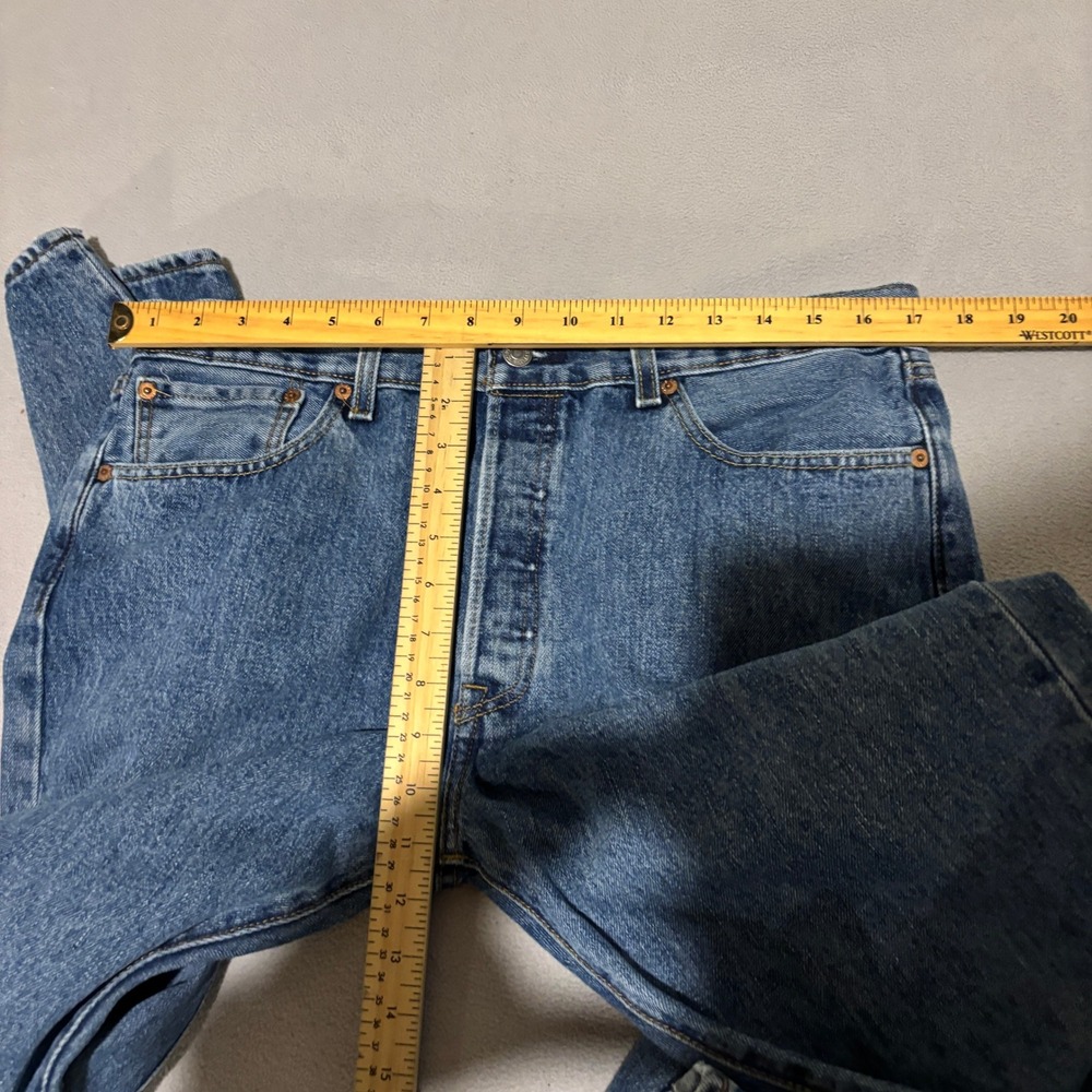 Levis 501 Original Fit Jeans Mens 34x32 Medium Wash Blue Button Fly Denim - Picture 3 of 11